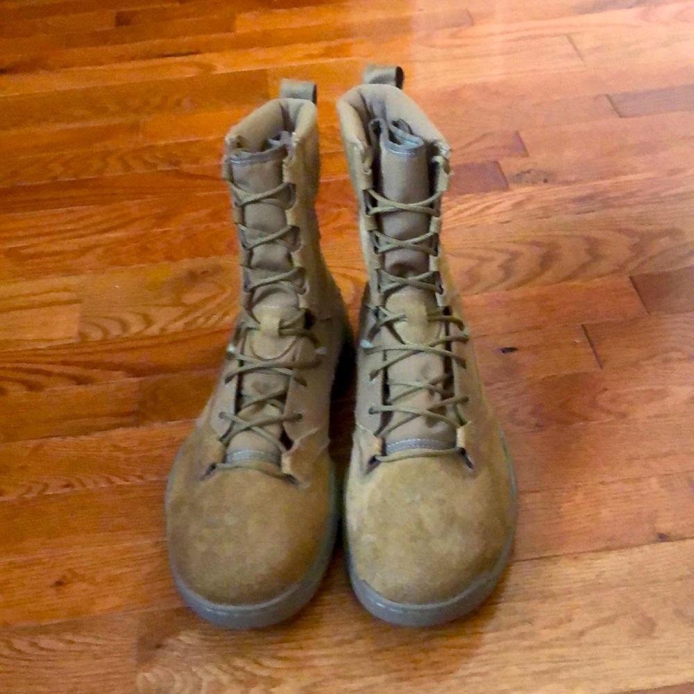 BRAND NEW!!! Nike SFS FField boots